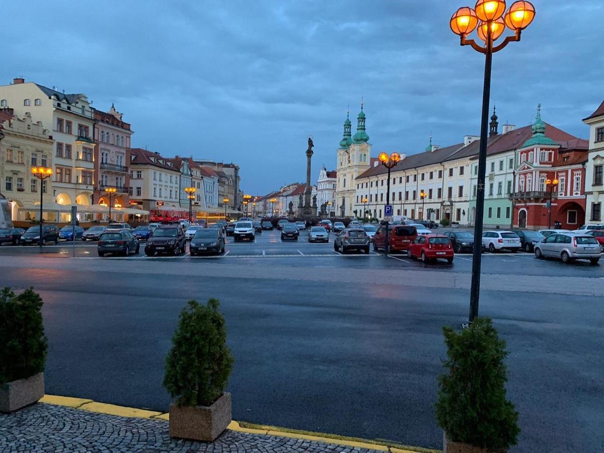 Byt 2+Kk Na Velkem Namesti Χράντεκ Κράλοβε Εξωτερικό φωτογραφία